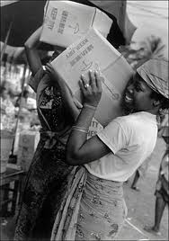 Article : Les femmes portefaix dans les march&eacute;s de Lom&eacute;/ Leurs conditions de vie et de travail