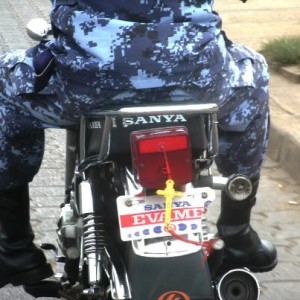 Article : Circulation des motos sans plaque &agrave; Lom&eacute;/ Les corps habill&eacute;s donnent le mauvais exemple
